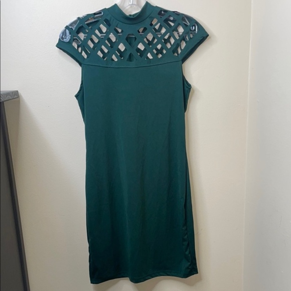Elegant Green Dress with Cutout Design